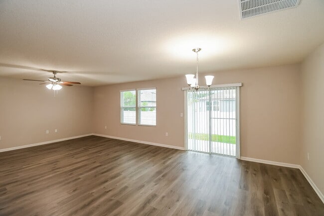 Building Photo - 2035 Pebble Point Dr