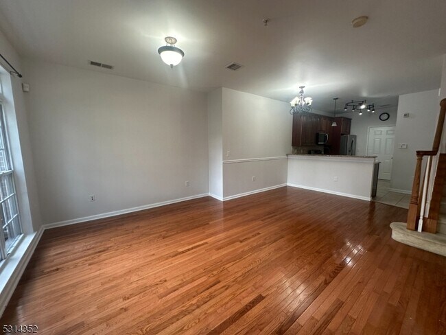Building Photo - 606 Hero Way