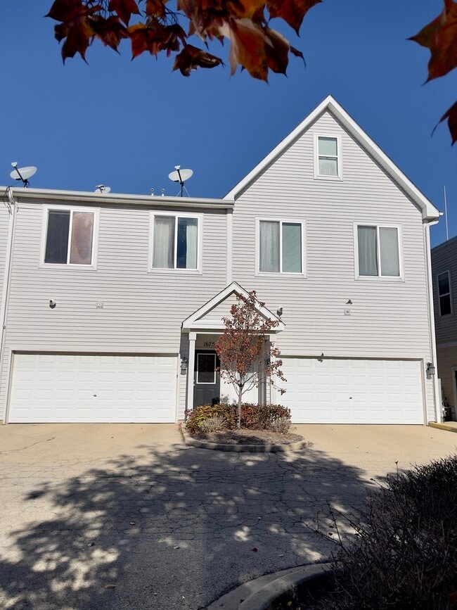 Building Photo - 1675 Town Center St