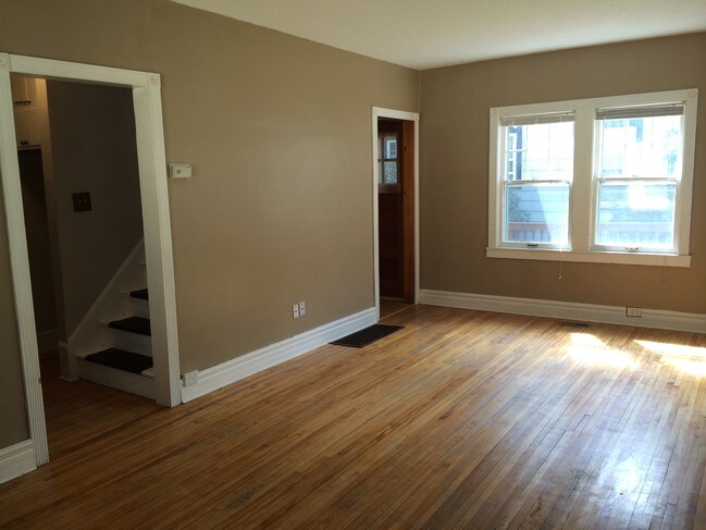 Living Room - 890 20th Ave SE