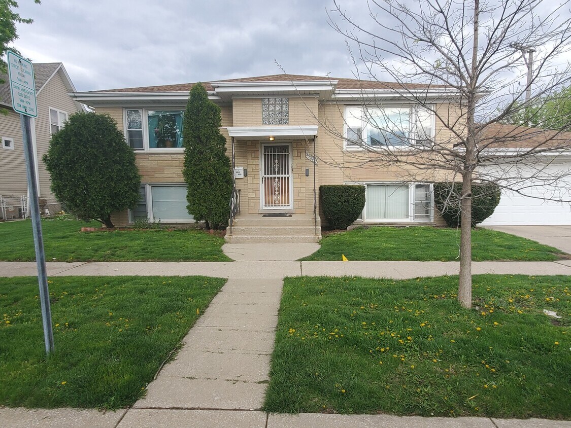 3307 Highland Ave Unit GN, Berwyn, IL 60402 Room for Rent in Berwyn, IL