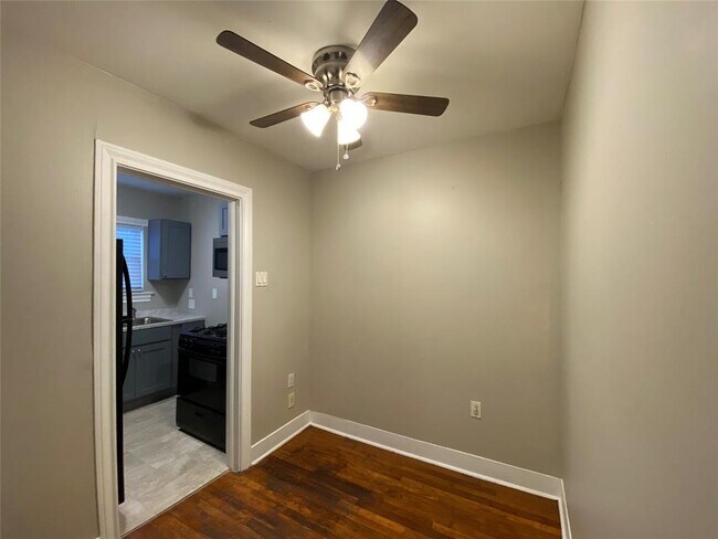 Building Photo - 4219 Lamar St