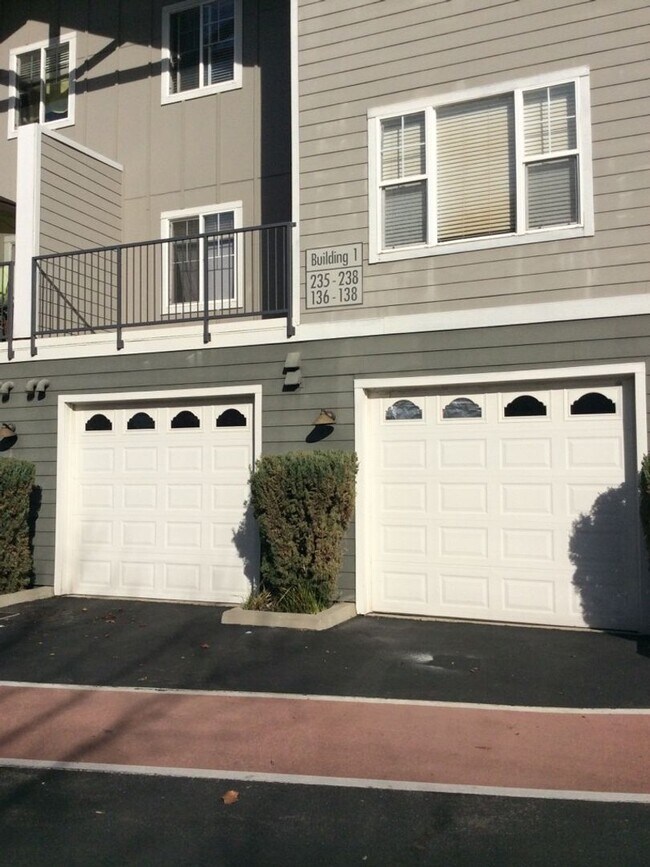 Building Photo - 3 Bedroom 2 bath in Wild Horse with garage