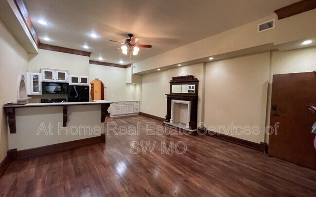 Building Photo - 109 Park Central Square