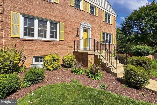 Building Photo - 6572 Flagmaker Ct