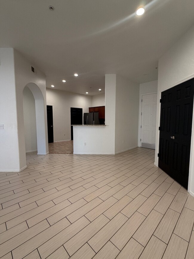 Building Photo - 14575 W Mountain View Blvd