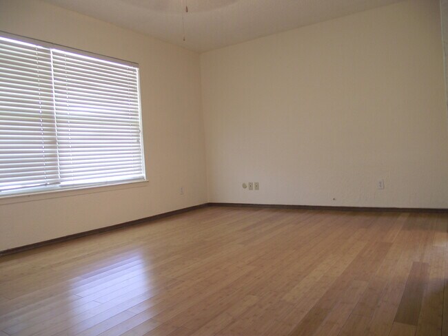 Foto del edificio - Northeast El Paso 3 Bed Refrig A/C w/Mount...