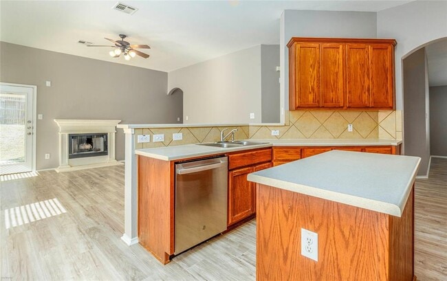 Building Photo - 249 Ashwood N