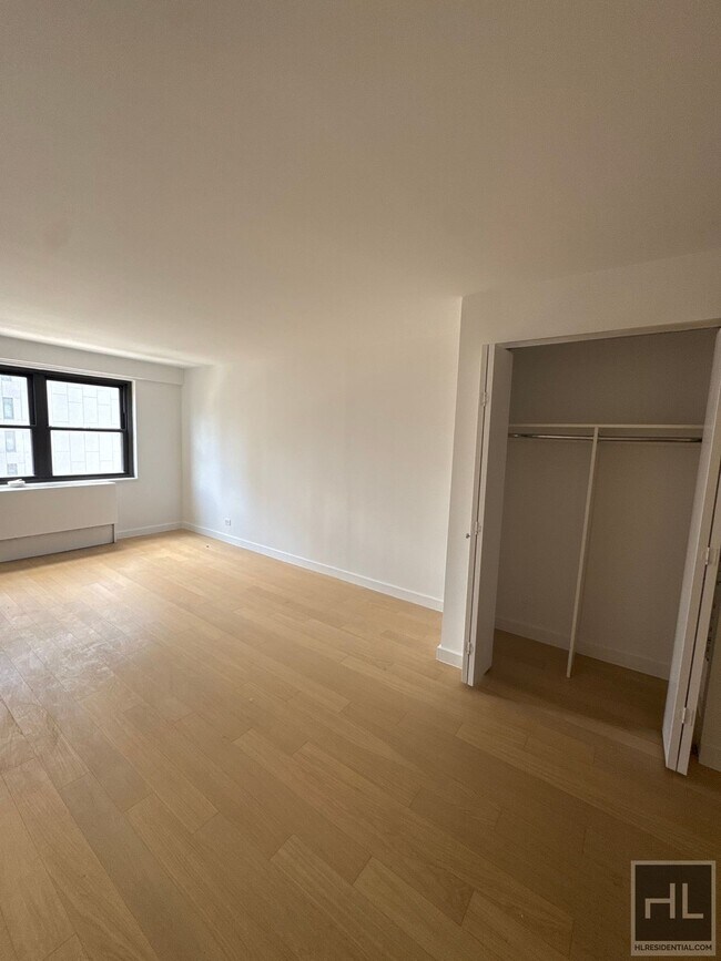 Building Photo - East 39th Street