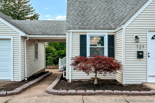 Building Photo - 727 Maple St