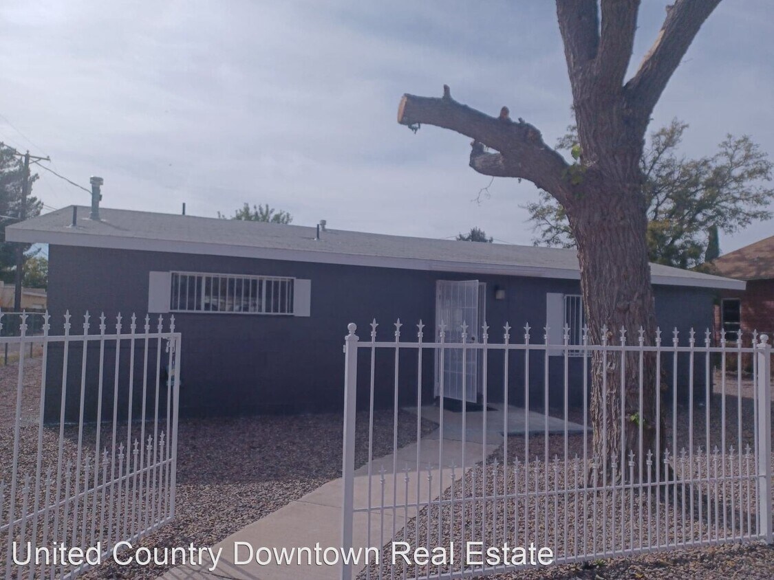 1 br, 1.5 bath House 520 W. Birch House Rental in Deming, NM