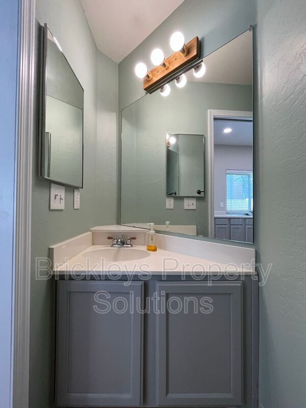 Building Photo - 1019 W Scorpio Dr