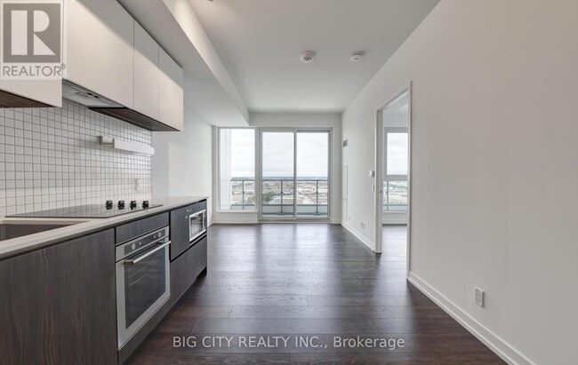Photo du bâtiment - 898 Portage Pkwy