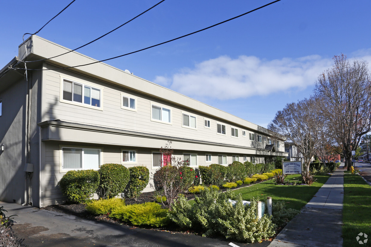 Building Photo - Blue Fountain Apartments