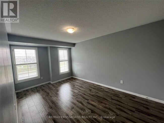 Building Photo - 2707-2707 Bur Oak Ave