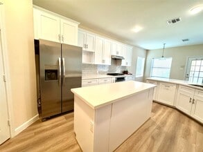 Building Photo - 1818 Maidenhair Ln