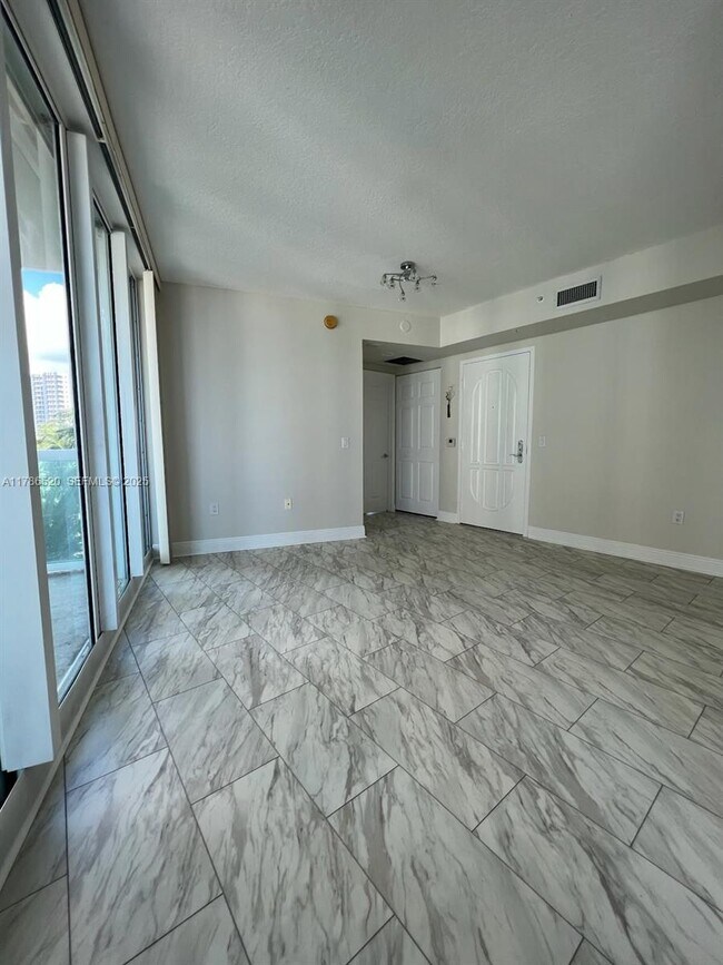 Building Photo - 3370 Hidden Bay Dr