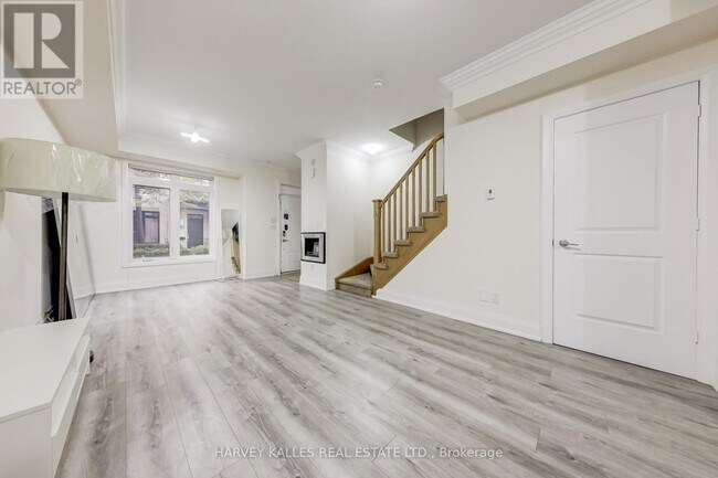 Photo du bâtiment - 7-TH17 Oakburn Crescent
