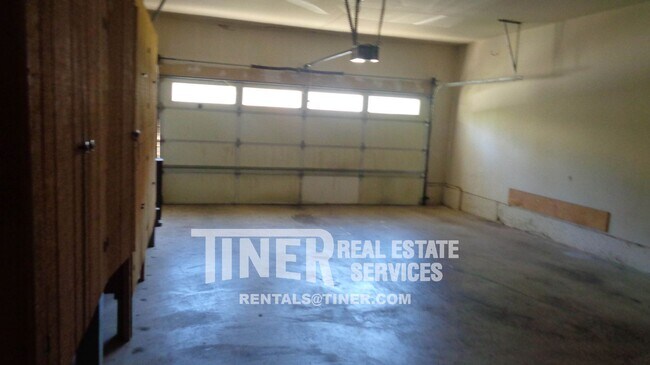 Foto del edificio - Spacious and Charming 2 Bed, 2 Bath Townho...