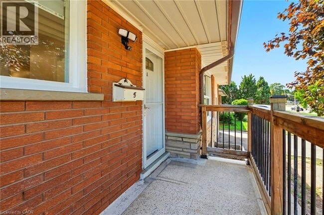 Building Photo - 929 Upper Ottawa St