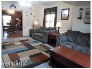 Building Photo - 3 br, 1 bath House - 2704 Meadow Ln