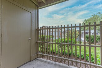 1BR, 1BA - 686 SF - The Meadows