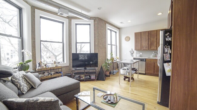 Foto del edificio - 2646 W Potomac Ave