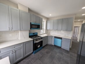 Building Photo - 295 Avenue B