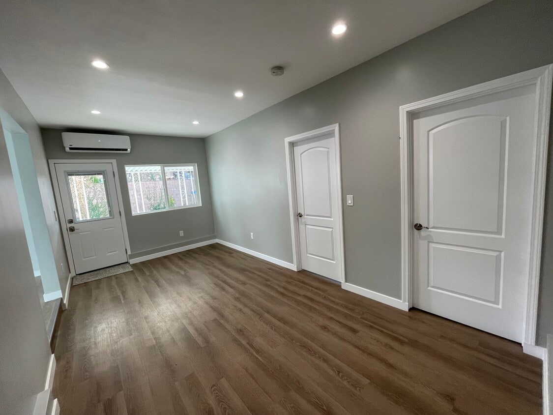 Livingroom - 27200 Lancebrook Dr