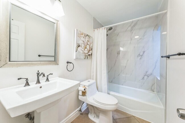 Building Photo - 2924 NW 69th Ct