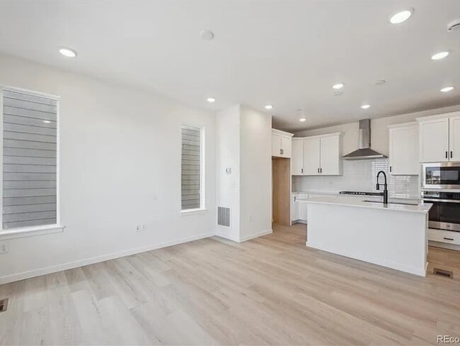 Foto del edificio - 1243 Rhett Dr