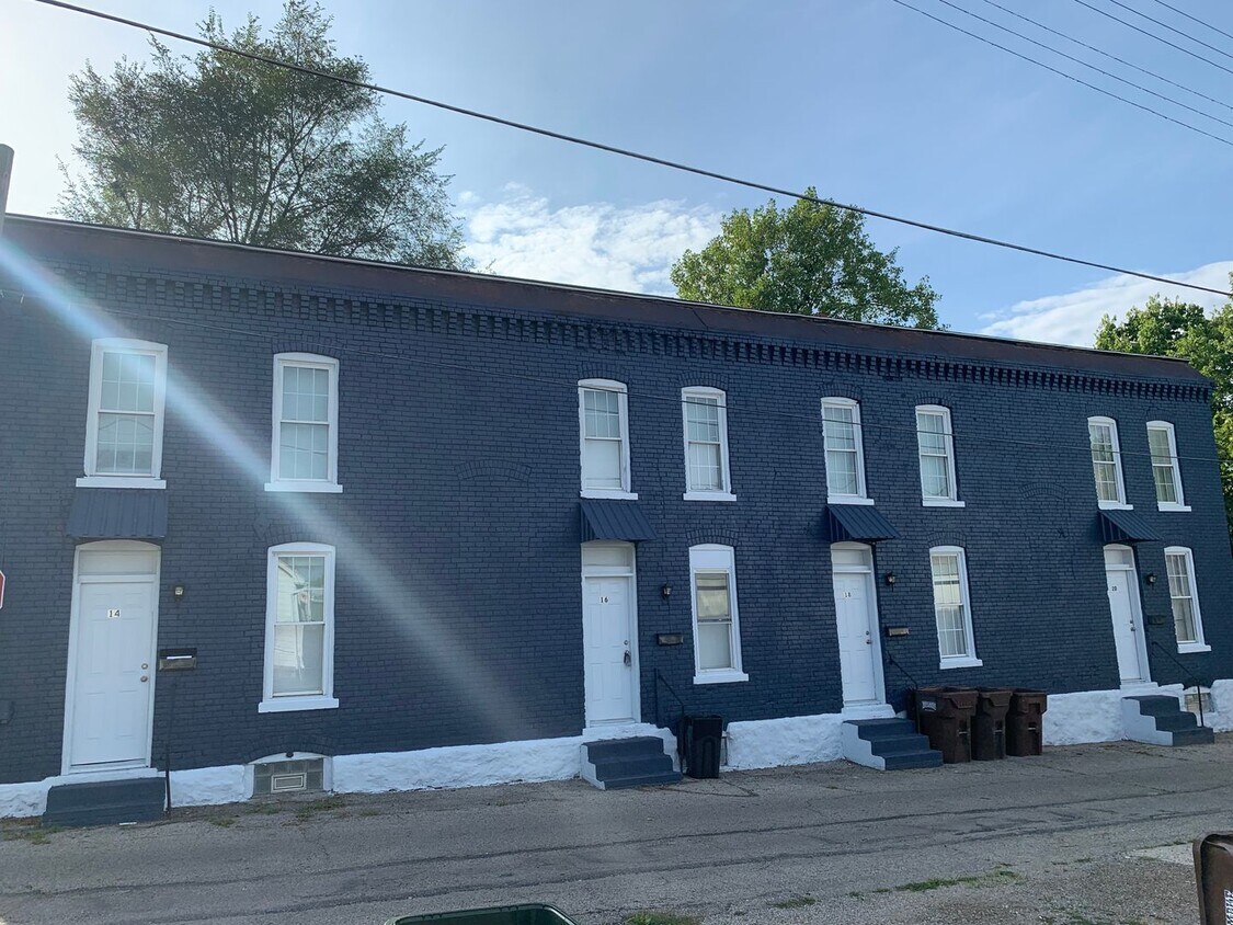 Foto principal - Newly Renovated 2 Bedroom 1 Bath Rental