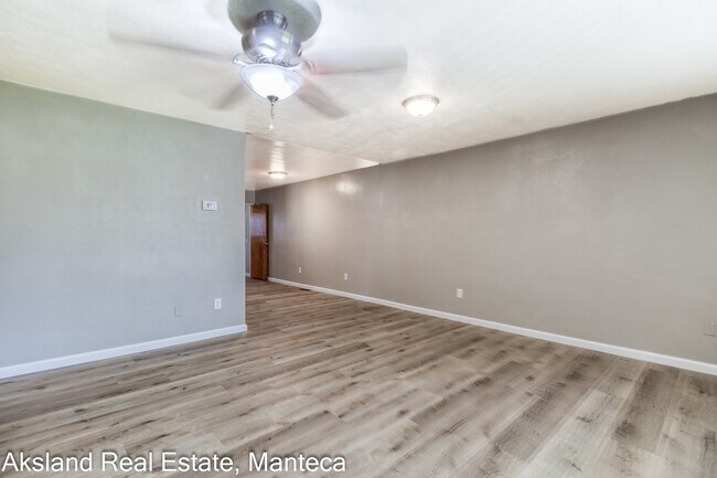 Building Photo - 3005 W Lathrop Rd
