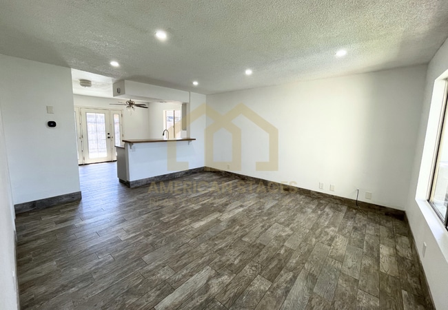 Building Photo - 916 N M Pl