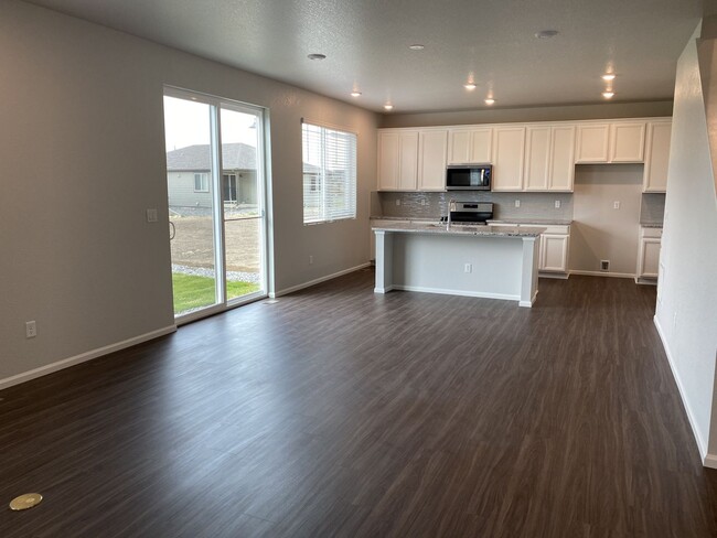 Foto del edificio - Don't Miss This Stunning 4 Bed/2.5 Bath Ho...