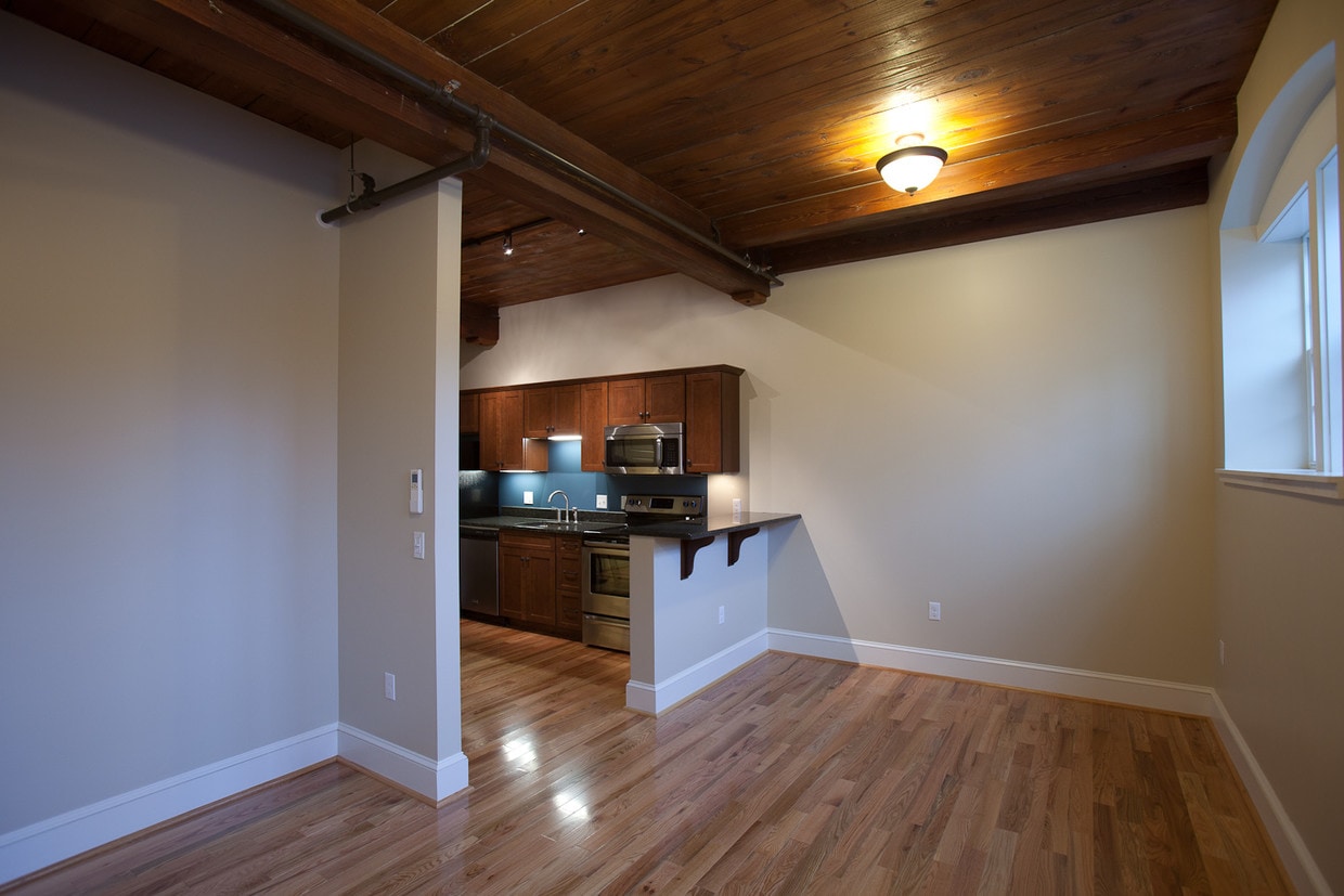 Primary Photo - 32 Olive St