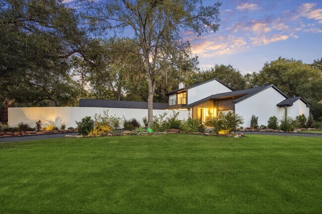Foto del edificio - 203 Cove Creek Ln