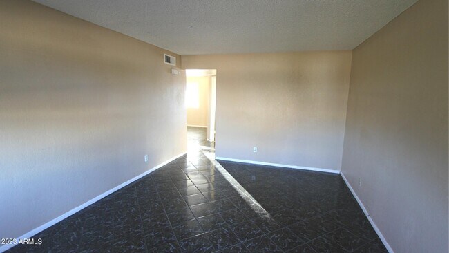 Building Photo - 1738 E 6th Ave