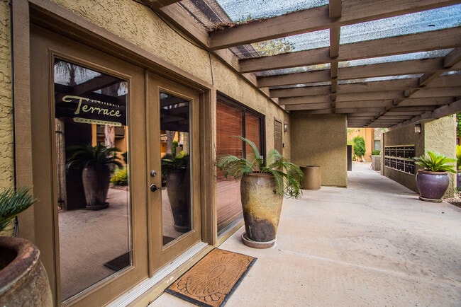 Foto del edificio - Upgraded Condo near Oldtown