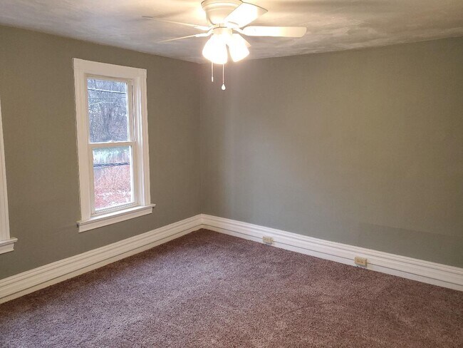 Foto del edificio - 548 Railroad St