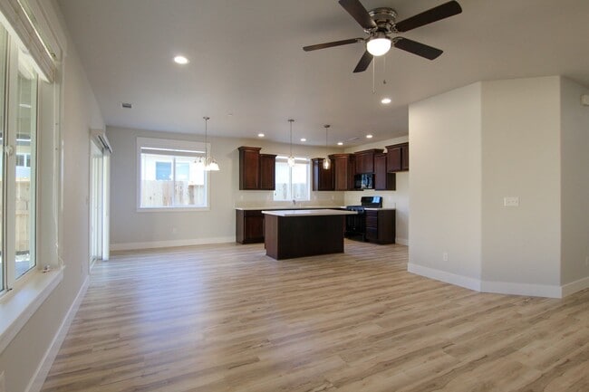 Building Photo - Newer Redding Home Built in 2021!
