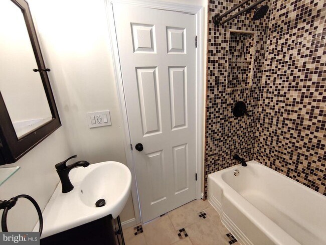 Foto del edificio - 5942 Williamsburg Rd