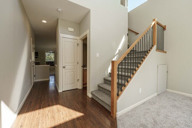 Building Photo - Cul-de-Sac Living at Its Best – Updated 3BR with Garage & A/C!
