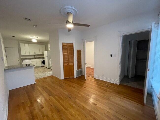 Foto del edificio - 1516 N Greenview Ave