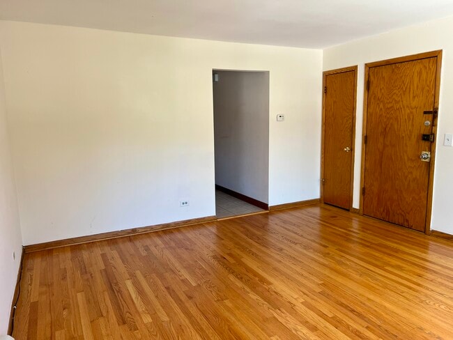 Living Room - 5043 W Cornelia Ave