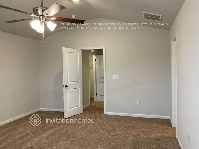 Foto del edificio - 3326 Strong Box Lane