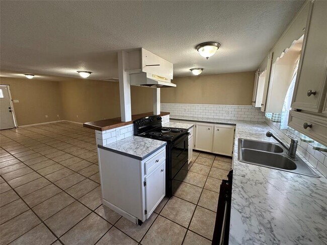 Building Photo - 161 FM1209