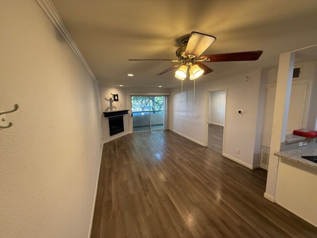 Building Photo - Modern 1-Bedroom Condo with Resort-Style A...
