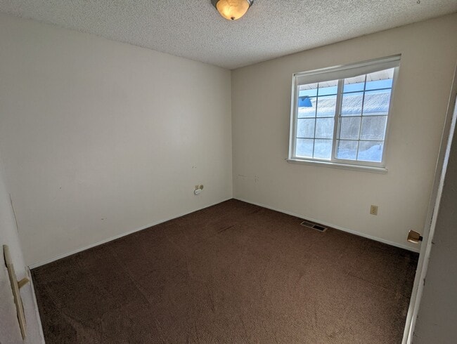 Building Photo - Eastland Duplex