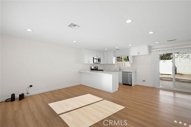 Building Photo - 7649 Thousand Oaks Dr